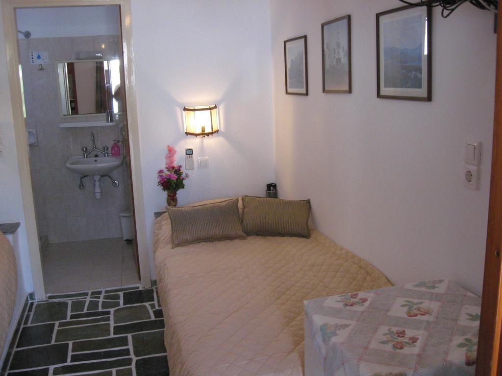 Pension Irini-Vicky อิออสคอรา ภายนอก รูปภาพ